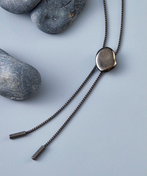 tk.TAKEO KIKUCHI（ティーケータケオキクチ）の「◆メタルループタイネックレス（ネックレス・メンズ・ライトグレー/ブラック/シルバー/ブラック系/ブラック系1/ブラック系2/ブラック系3/ブラック系4/ブラック系5/ブラック系6/ブラック系7/ブラック系8/ライトグレー系/シルバー系/シルバー系1/シルバー系2/シルバー系3/シルバー系4/シルバー系5/シルバー系6/シルバー系7/シルバー系8/ゴールド系/ゴールド系1/ゴールド系2/ゴールド系3/ゴールド系5/ゴールド系6/ゴールド系7/ゴールド系8・00）」の3枚目の写真