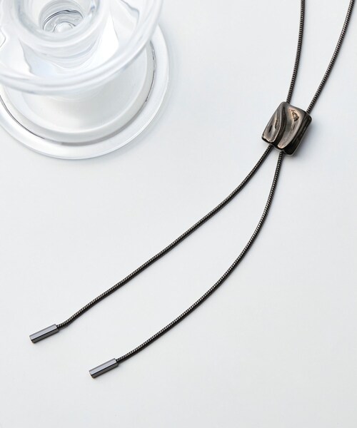 tk.TAKEO KIKUCHI（ティーケータケオキクチ）の「◆メタルループタイネックレス（ネックレス・メンズ・ライトグレー/ブラック/シルバー/ブラック系/ブラック系1/ブラック系2/ブラック系3/ブラック系4/ブラック系5/ブラック系6/ブラック系7/ブラック系8/ライトグレー系/シルバー系/シルバー系1/シルバー系2/シルバー系3/シルバー系4/シルバー系5/シルバー系6/シルバー系7/シルバー系8/ゴールド系/ゴールド系1/ゴールド系2/ゴールド系3/ゴールド系5/ゴールド系6/ゴールド系7/ゴールド系8・00）」の4枚目の写真
