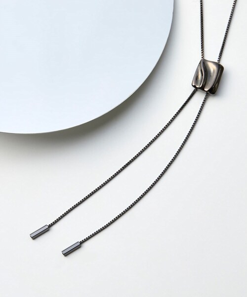 tk.TAKEO KIKUCHI（ティーケータケオキクチ）の「◆メタルループタイネックレス（ネックレス・メンズ・ライトグレー/ブラック/シルバー/ブラック系/ブラック系1/ブラック系2/ブラック系3/ブラック系4/ブラック系5/ブラック系6/ブラック系7/ブラック系8/ライトグレー系/シルバー系/シルバー系1/シルバー系2/シルバー系3/シルバー系4/シルバー系5/シルバー系6/シルバー系7/シルバー系8/ゴールド系/ゴールド系1/ゴールド系2/ゴールド系3/ゴールド系5/ゴールド系6/ゴールド系7/ゴールド系8・00）」の5枚目の写真