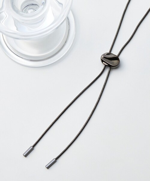 tk.TAKEO KIKUCHI（ティーケータケオキクチ）の「◆メタルループタイネックレス（ネックレス・メンズ・ライトグレー/ブラック/シルバー/ブラック系/ブラック系1/ブラック系2/ブラック系3/ブラック系4/ブラック系5/ブラック系6/ブラック系7/ブラック系8/ライトグレー系/シルバー系/シルバー系1/シルバー系2/シルバー系3/シルバー系4/シルバー系5/シルバー系6/シルバー系7/シルバー系8/ゴールド系/ゴールド系1/ゴールド系2/ゴールド系3/ゴールド系5/ゴールド系6/ゴールド系7/ゴールド系8・00）」の6枚目の写真