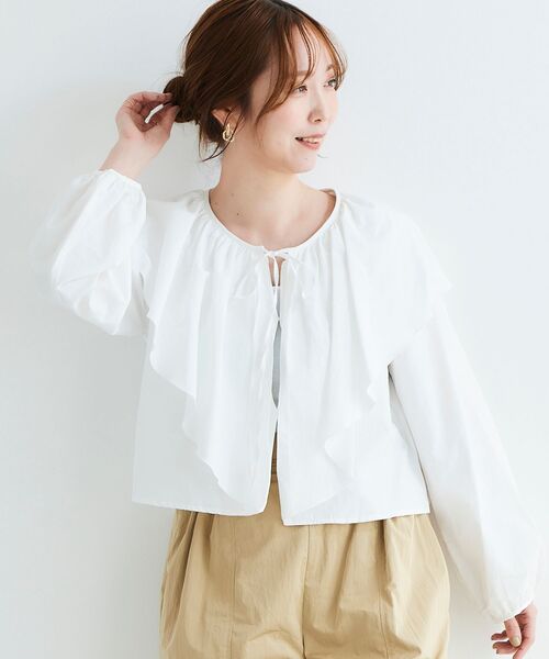 le.coeur blanc(ルクールブラン)の「ラッフルカラーリボンブラウス(シャツ/ブラウス・レディース・ネイビー/オフホワイト/サックスブルー/ライトグリーン・38)」の1枚目の写真