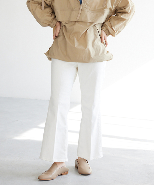 SLOBE IENA（スローブイエナ）の「【Healthy DENIM/ヘルシーデニム】クロップドフレアデニムパンツ（デニムパンツ・レディース・ホワイト/サックスブルー/ピンク・22/23/24/25）」の17枚目の写真