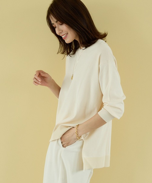 Elura(エルーラ)の「サラサラタッチVネックチュニック(ニット/セーター・レディース・ネイビー/ピンク系その他7/オフホワイト/ブルー系その他3・FREE)」の1枚目の写真