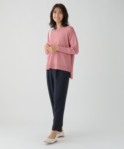 Elura(エルーラ)の「サラサラタッチVネックチュニック(ニット/セーター・レディース・ネイビー/ピンク系その他7/オフホワイト/ブルー系その他3・FREE)」の6枚目の写真