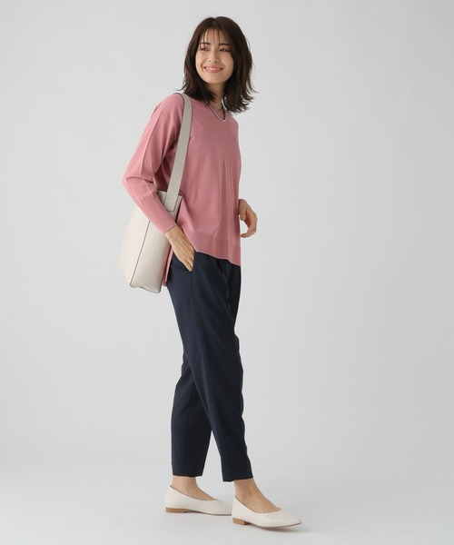 Elura(エルーラ)の「サラサラタッチVネックチュニック(ニット/セーター・レディース・ネイビー/ピンク系その他7/オフホワイト/ブルー系その他3・FREE)」の8枚目の写真