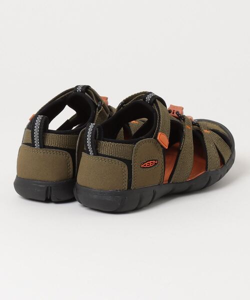 KEEN（キーン）の「SEACAMP II CNX / シーキャンプ ツー シーエヌエックス / キッズ サンダル（サンダル・キッズ・ダークオリーブ・23.5cm/22.5cm/22cm/21cm/20cm）」の3枚目の写真