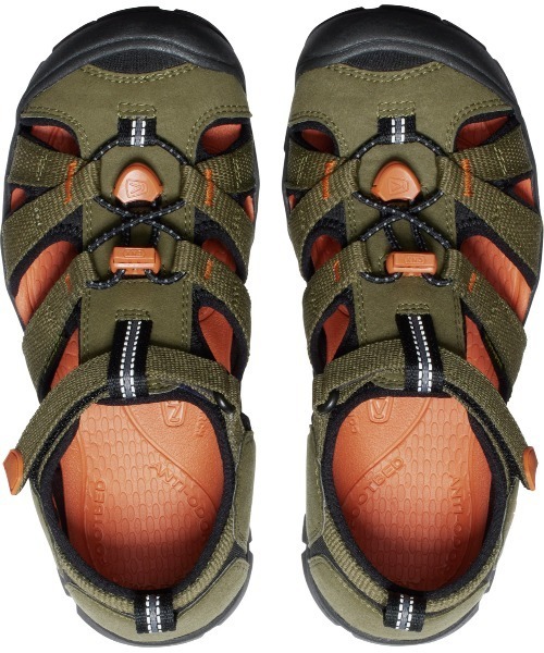KEEN（キーン）の「SEACAMP II CNX / シーキャンプ ツー シーエヌエックス / キッズ サンダル（サンダル・キッズ・ダークオリーブ・23.5cm/22.5cm/22cm/21cm/20cm）」の6枚目の写真