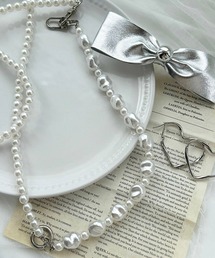 cuorequal（クオレコール）の「パールスマホショルダー（スマホグッズ）」