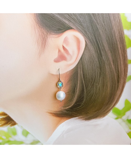 tone(トーン)の「【fuwari】オーロラスクエア×コットンパール サージカルステンレスピアス シルバーカラー(MA)(ピアス(両耳用)・レディース・ホワイト/ピンク・FREE)」の8枚目の写真