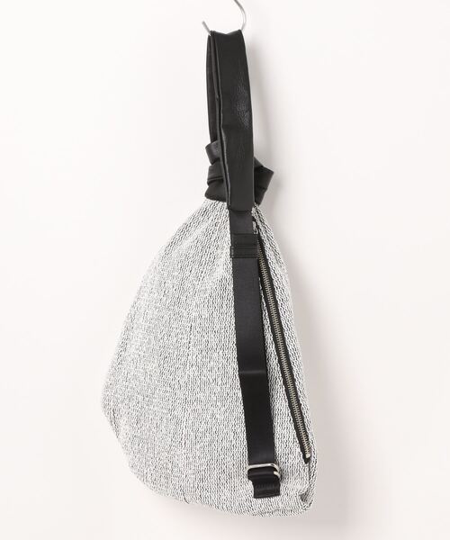 POMTATA（ポンタタ）の「【POMTATA】ME/CANDY BODY BAG（ボディバッグ/ウエストポーチ・レディース・ホワイト/ブラック・FREE）」の3枚目の写真