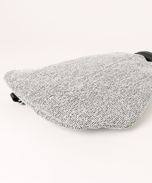 POMTATA（ポンタタ）の「【POMTATA】ME/CANDY BODY BAG（ボディバッグ/ウエストポーチ・レディース・ホワイト/ブラック・FREE）」の4枚目の写真