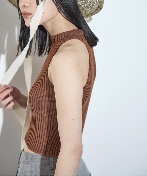 THE YOn（ザヨン）の「プレーティングリブニットアメスリタンク（タンクトップ・レディース・ブラウン/ホワイト/ベージュ・FREE）」の4枚目の写真