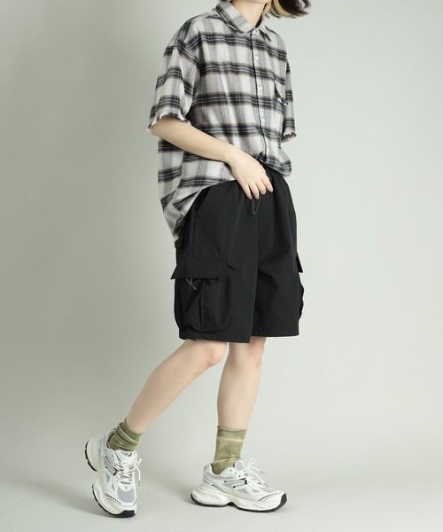 GENXDER(ノンジェンダー)の「GENXDER CARGO SHORTS (SS)(カーゴパンツ・レディース・ブラック/ベージュ/ダークグレー・LARGE/X-LARGE/XX-LARGE/MEDIUM)」の9枚目の写真