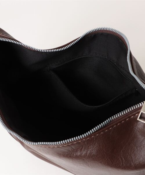 SPINNS（スピンズ）の「ハトメ合皮ショルダーバッグ（ショルダーバッグ・レディース・ブラウン/ブラック・ONESIZE）」の10枚目の写真