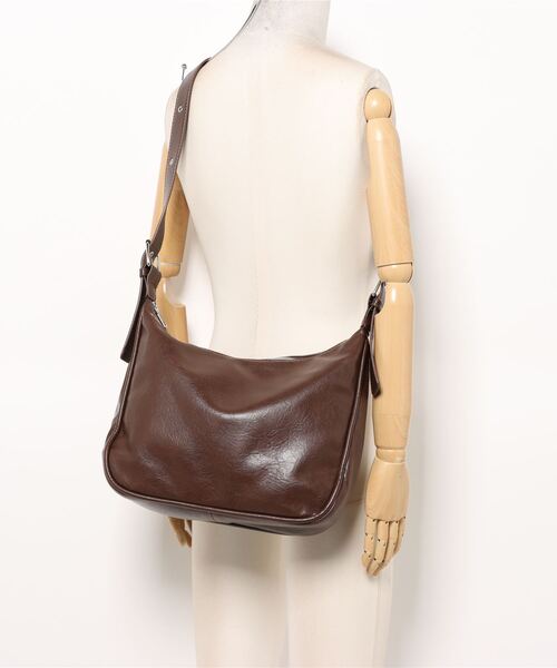 SPINNS（スピンズ）の「ハトメ合皮ショルダーバッグ（ショルダーバッグ・レディース・ブラウン/ブラック・ONESIZE）」の7枚目の写真