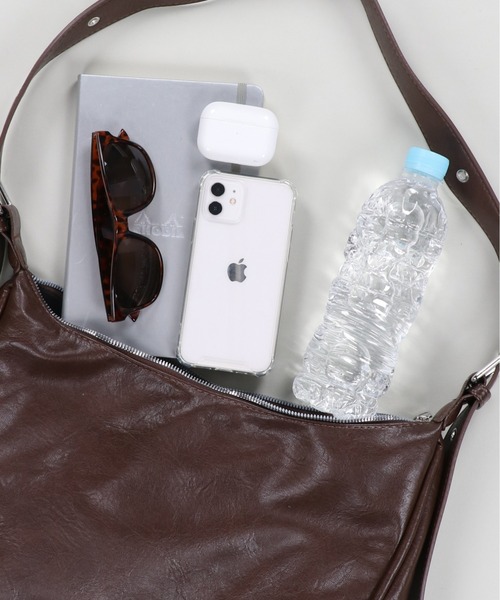 SPINNS（スピンズ）の「ハトメ合皮ショルダーバッグ（ショルダーバッグ・レディース・ブラウン/ブラック・ONESIZE）」の5枚目の写真