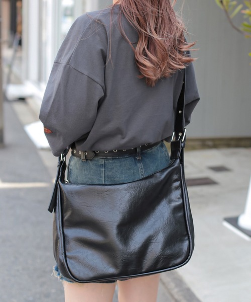 SPINNS（スピンズ）の「ハトメ合皮ショルダーバッグ（ショルダーバッグ・レディース・ブラウン/ブラック・ONESIZE）」の11枚目の写真