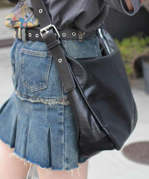 SPINNS（スピンズ）の「ハトメ合皮ショルダーバッグ（ショルダーバッグ・レディース・ブラウン/ブラック・ONESIZE）」の13枚目の写真