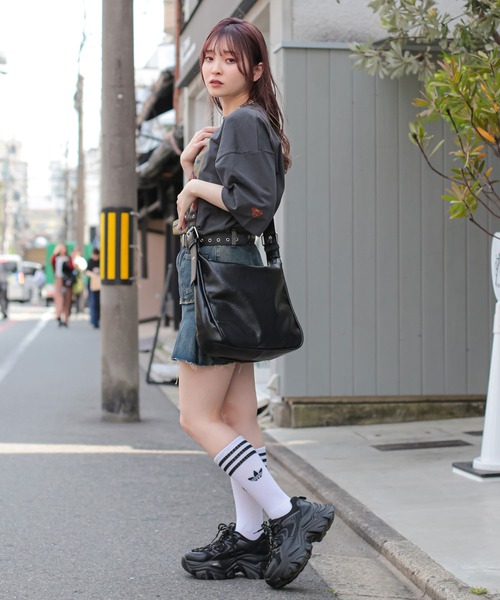 SPINNS（スピンズ）の「ハトメ合皮ショルダーバッグ（ショルダーバッグ・レディース・ブラウン/ブラック・ONESIZE）」の15枚目の写真