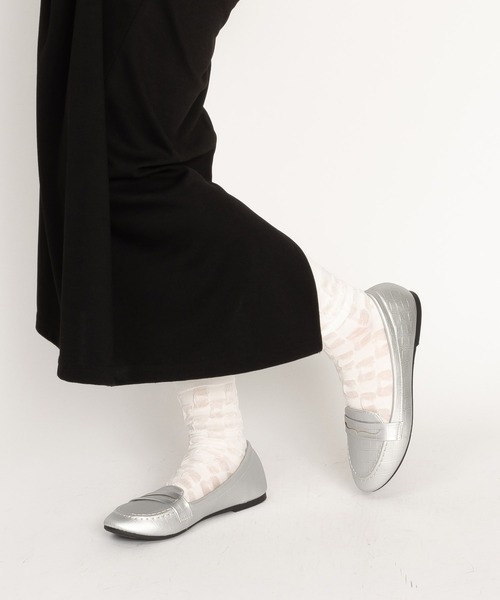 SVEC（シュベック）の「クロコ型押し 甲浅 コインローファー / スリッポン（ローファー・レディース・ブラウン/アイボリー/ブラック/シルバー・36/37/38/39/40）」の4枚目の写真