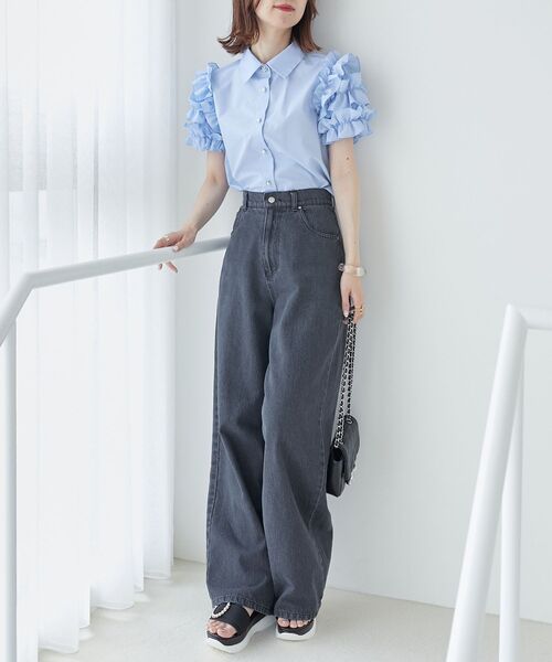 MAJESTIC LEGON（マジェスティックレゴン）の「ミルフィーユフリルスリーブシャツ（シャツ/ブラウス・レディース・オフホワイト/ホワイト系その他2/ブルー・MEDIUM）」の19枚目の写真