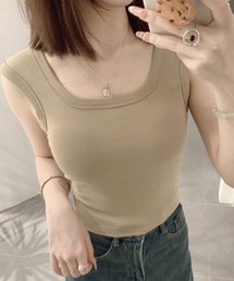 パット付きバックオープンタンクトップ