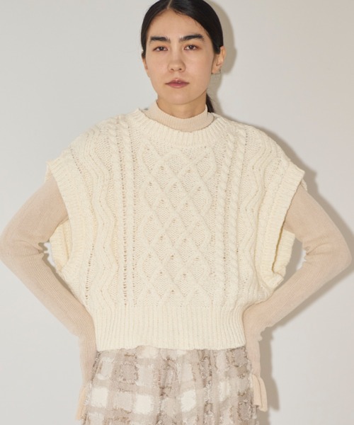 Libra Cue(リブラ キュー)の「ケーブルニットベスト(ベスト・レディース・ブラック/アイボリー・FREE)」の10枚目の写真