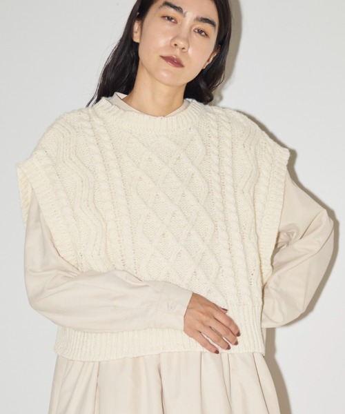 Libra Cue(リブラ キュー)の「ケーブルニットベスト(ベスト・レディース・ブラック/アイボリー・FREE)」の14枚目の写真