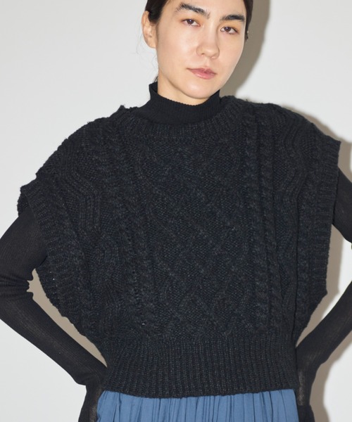 Libra Cue(リブラ キュー)の「ケーブルニットベスト(ベスト・レディース・ブラック/アイボリー・FREE)」の17枚目の写真