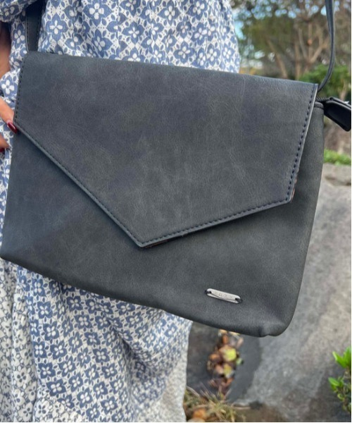 ROXY(ロキシー)の「AS YOU CAN CROSSBODY/ロキシーショルダーバッグ(ショルダーバッグ・レディース・ブラック/ホワイト・FREE)」の3枚目の写真