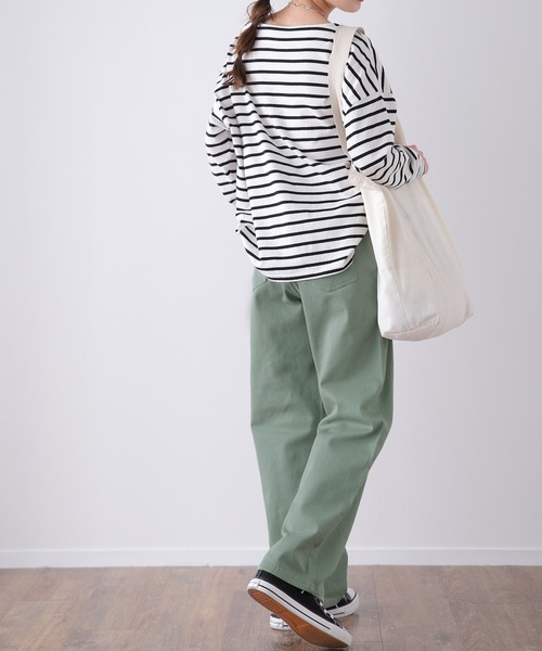 HUG.U（ハグユー）の「新感覚疲れないチノパン（チノパンツ・レディース・サンドベージュ/キナリ/チャコールグレー/オフホワイト/セージグリーン/ブラック/カーキ/ライトグレー・S(レギュラー丈)/S(トール丈)/M(レギュラー丈)/M(トール丈)/L(レギュラー丈)/L(トール丈)/LL(トール丈)/LL(レギュラー丈)）」の11枚目の写真