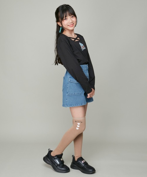 JENNI belle(ジェニィベル)の「【WEB限定】【コットン100%】スクエアクロスロンT(Tシャツ/カットソー・キッズ・ラベンダー/ブラック/オフホワイト・120cm/150cm/140cm/130cm)」の8枚目の写真