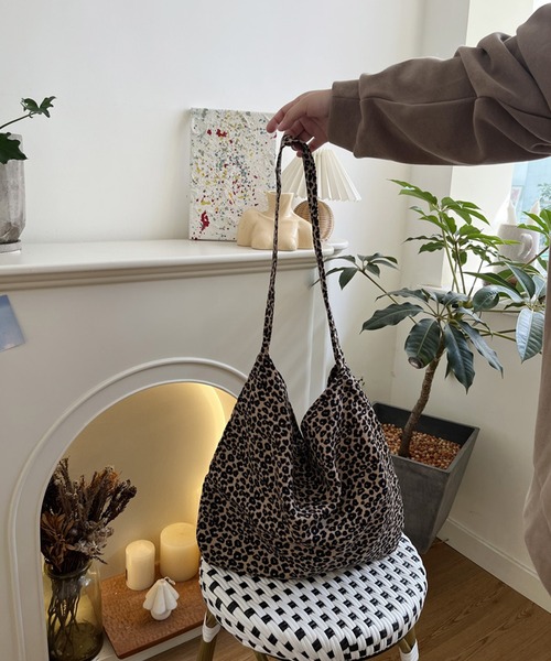 aimoha(アイモハ)の「大容量レオパード柄ショルダーバッグ(トートバッグ・レディース・ベージュ/ブラウン/ホワイト・FREE)」の3枚目の写真