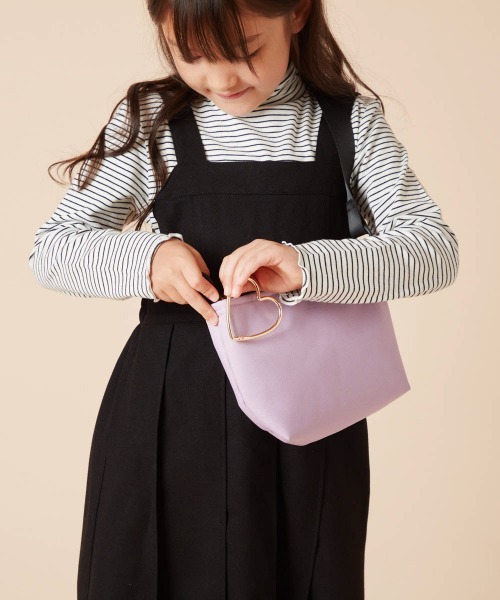 a.v.v（アーヴェヴェ）の「[KIDS]シンプルサコッシュ（ショルダーバッグ・キッズ・ライトピンク/ライラック/ブラック・120）」の3枚目の写真