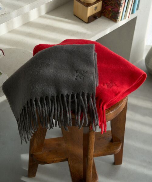 earth music&ecology（アースミュージックアンドエコロジー）の「ワンポイントロゴ刺繍マフラー（マフラー・レディース・グレー/サックスブルー系2/レッド/ホワイト・FREE）」の5枚目の写真