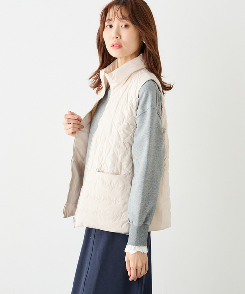 Petit Honfleur(プチオンフルール)の「ハイブリットダウンベスト(ダウンベスト・レディース・アイボリー/ブラック・9号/11号/13号)」の2枚目の写真