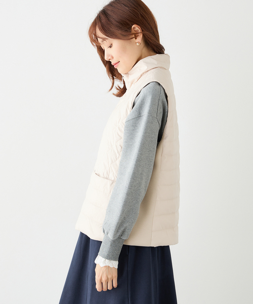 Petit Honfleur(プチオンフルール)の「ハイブリットダウンベスト(ダウンベスト・レディース・アイボリー/ブラック・9号/11号/13号)」の3枚目の写真