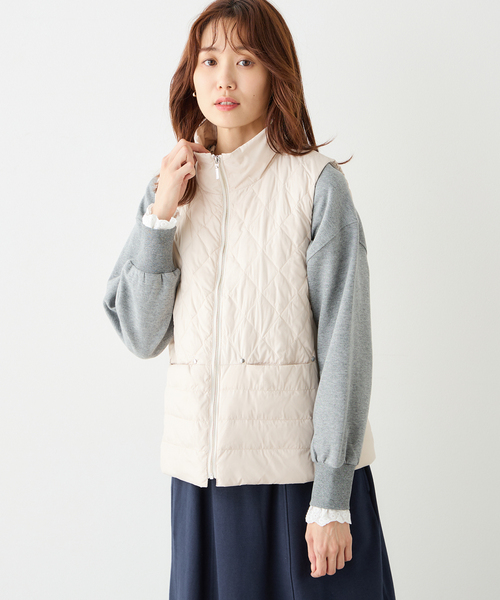 Petit Honfleur(プチオンフルール)の「ハイブリットダウンベスト(ダウンベスト・レディース・アイボリー/ブラック・9号/11号/13号)」の5枚目の写真