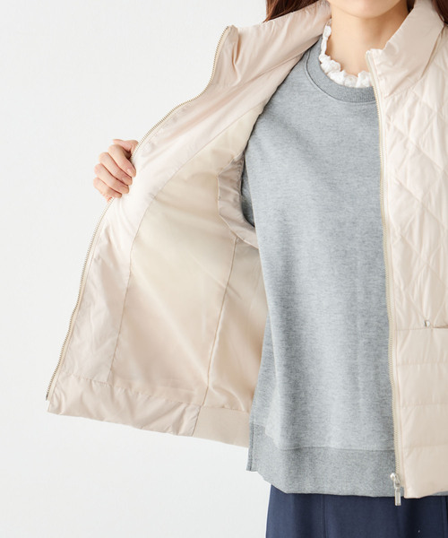 Petit Honfleur(プチオンフルール)の「ハイブリットダウンベスト(ダウンベスト・レディース・アイボリー/ブラック・9号/11号/13号)」の10枚目の写真