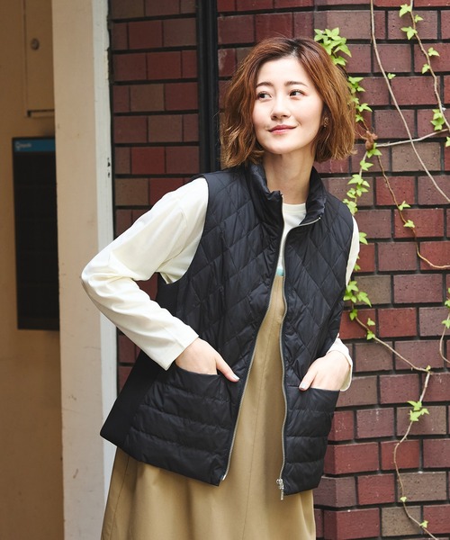 Petit Honfleur(プチオンフルール)の「ハイブリットダウンベスト(ダウンベスト・レディース・アイボリー/ブラック・9号/11号/13号)」の1枚目の写真