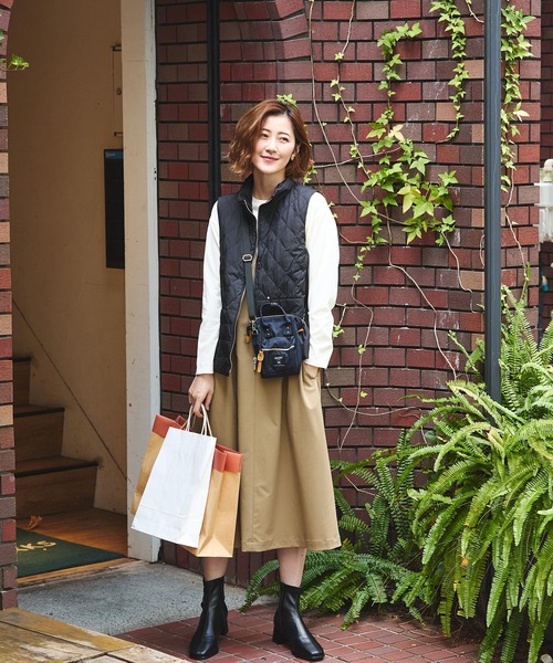 Petit Honfleur(プチオンフルール)の「ハイブリットダウンベスト(ダウンベスト・レディース・アイボリー/ブラック・9号/11号/13号)」の19枚目の写真