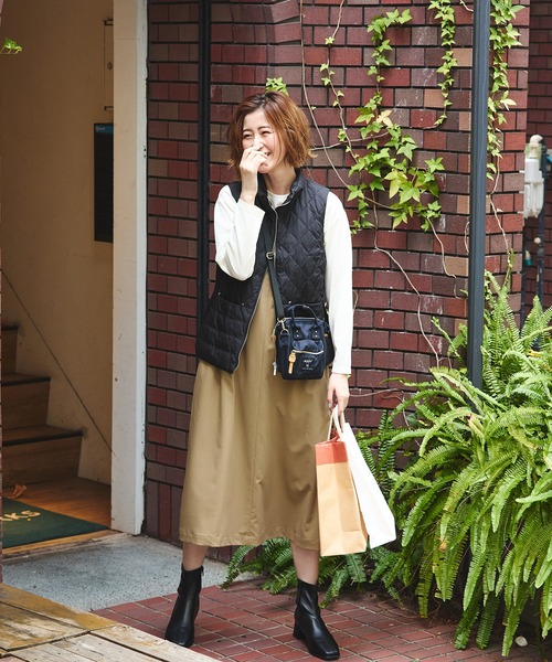 Petit Honfleur(プチオンフルール)の「ハイブリットダウンベスト(ダウンベスト・レディース・アイボリー/ブラック・9号/11号/13号)」の20枚目の写真