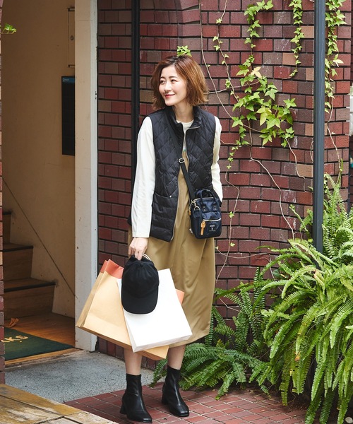 Petit Honfleur(プチオンフルール)の「ハイブリットダウンベスト(ダウンベスト・レディース・アイボリー/ブラック・9号/11号/13号)」の21枚目の写真