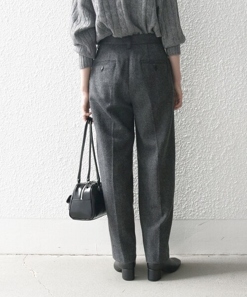 SHIPS any(シップス エニィ)の「SHIPS any:〈手洗い可能〉ヘリンボーン ストレート タック パンツ(その他パンツ・レディース・チャコールグレー/ブラウン・38/36)」の6枚目の写真