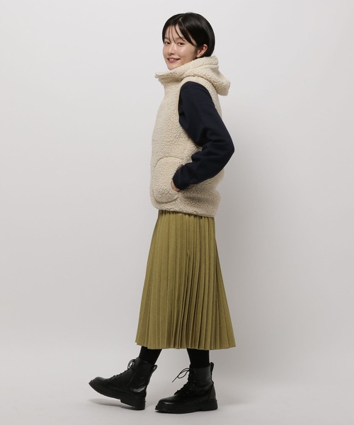 GYMPHLEX（ジムフレックス）の「【GYMPHLEX(ジムフレックス)】ボアフードベスト（ベスト・レディース・ネイビー/ライトベージュ/アイボリー・MEDIUM）」の5枚目の写真