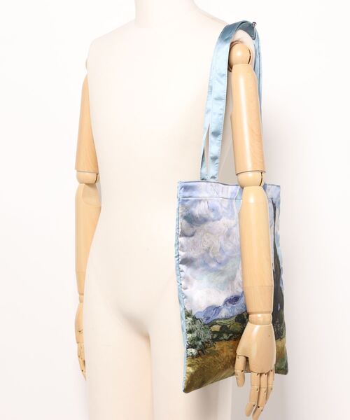 ACCOMMODE（アコモデ）の「THE MET/グラフィックトート（トートバッグ・レディース・パープル/ブルー・FREE）」の4枚目の写真