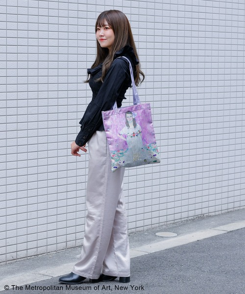 ACCOMMODE（アコモデ）の「THE MET/グラフィックトート（トートバッグ・レディース・パープル/ブルー・FREE）」の2枚目の写真