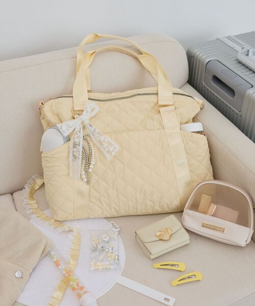MAJESTIC LEGON(マジェスティックレゴン)の「キルティングトラベルボストン(ボストンバッグ・レディース・ピンク/アイボリー/ブラック/ライトグレー/イエロー/ライトグリーン・MEDIUM)」の6枚目の写真
