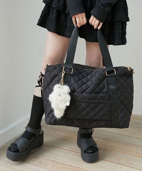 MAJESTIC LEGON(マジェスティックレゴン)の「キルティングトラベルボストン(ボストンバッグ・レディース・ピンク/アイボリー/ブラック/ライトグレー・MEDIUM)」の3枚目の写真