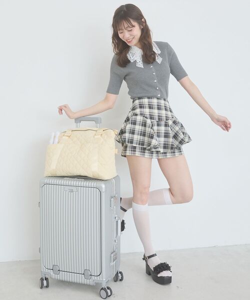 MAJESTIC LEGON(マジェスティックレゴン)の「キルティングトラベルボストン(ボストンバッグ・レディース・ピンク/アイボリー/ブラック/ライトグレー/イエロー/ライトグリーン・MEDIUM)」の11枚目の写真